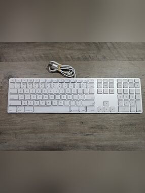 Apple A1243 MB110LL/A Wired Keyboard